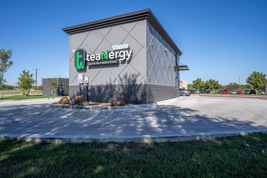 Primary Photo Of 330 NW John Jones Dr, Burleson Fast Food For Lease