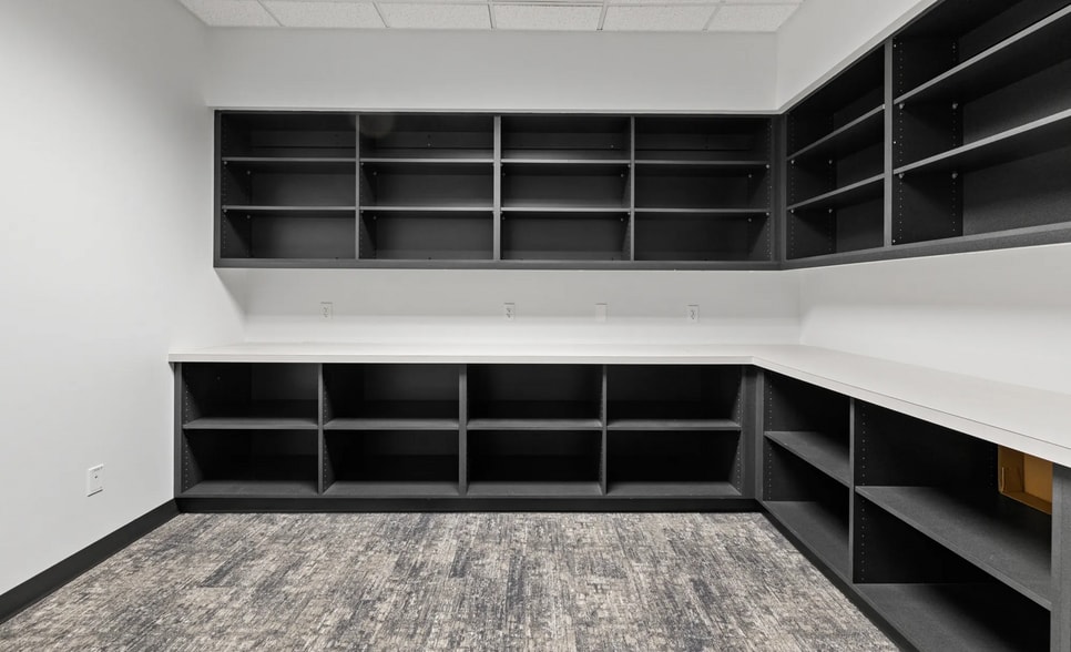 More Photos Of 6074 N Discovery Way, Boise Office For Sale