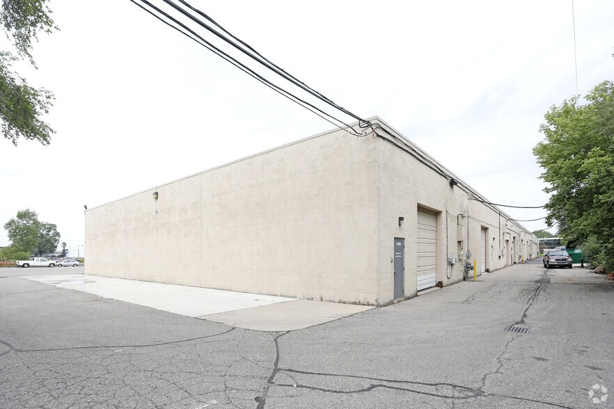 More Photos Of 1409 Allen Dr, Troy Warehouse For Lease