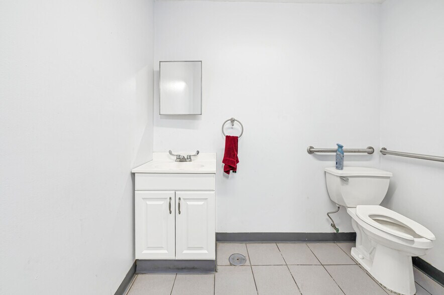 More Photos Of 8621 Antelope Dr, Houston Service For Lease