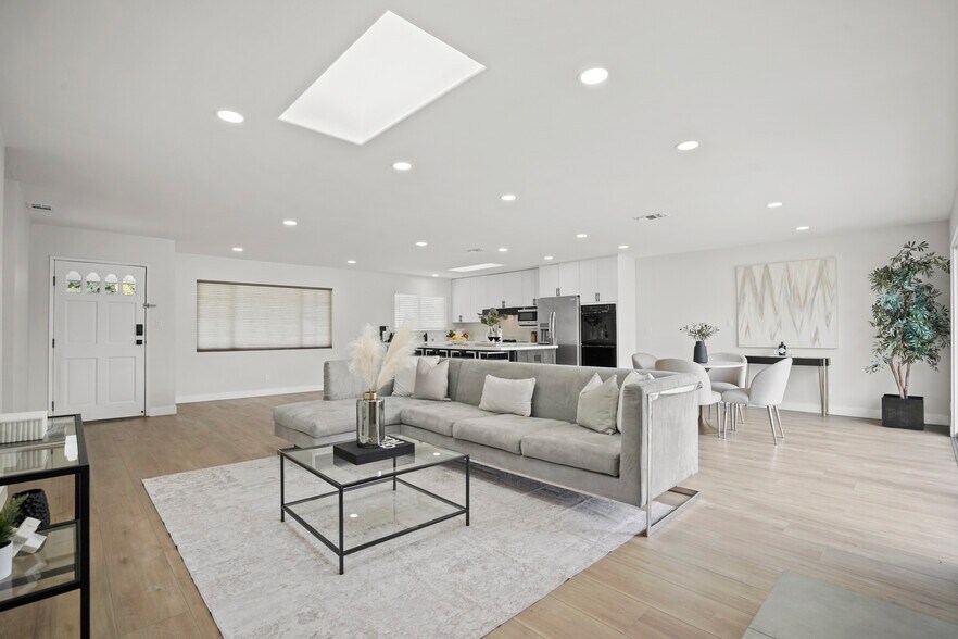 More Photos Of 174 N Wendy Dr, Thousand Oaks Specialty For Sale