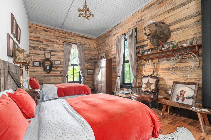 More Photos Of 411 E Front Ave, Chester Hospitality For Sale