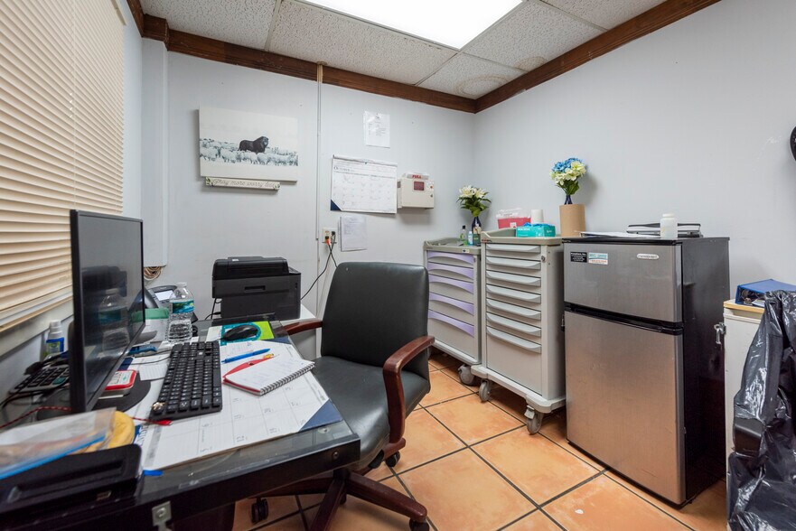 More Photos Of 2001 Polk St, Hollywood Assisted Living For Sale