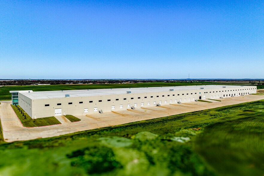 More Photos Of 6100 N Stemmons Fwy, Sanger Warehouse For Lease
