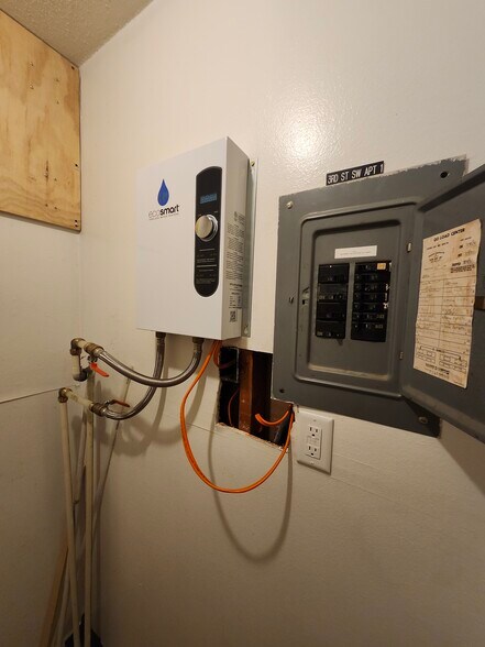 More Photos Of 204 3rd St SW, Rake Apartments For Sale