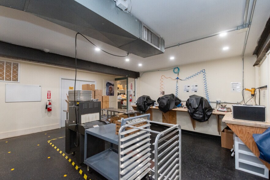 More Photos Of 10-12 Park St, Winchester Flex For Lease