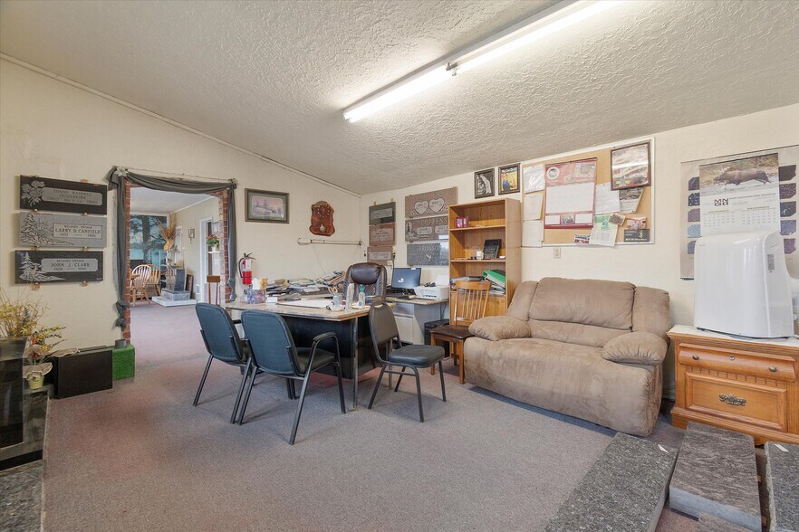 More Photos Of 101 Academy St, Kelso Distribution For Sale