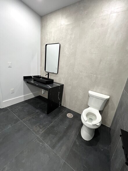 More Photos Of 7300 Riverside Dr, Irving General Retail For Lease