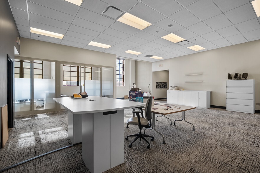 More Photos Of 1600 N Broadway, Saint Louis Manufacturing For Sale