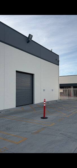 More Photos Of 18420 Hart St, Reseda Warehouse For Lease