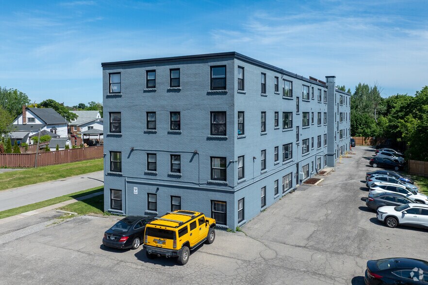 Primary Photo Of 17-19 Collier St, St Catharines Apartments For Sale