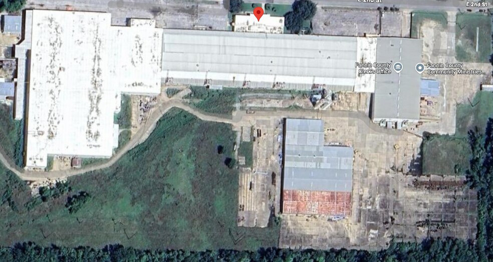 More Photos Of 800 E 2nd St, Bonham Warehouse For Lease