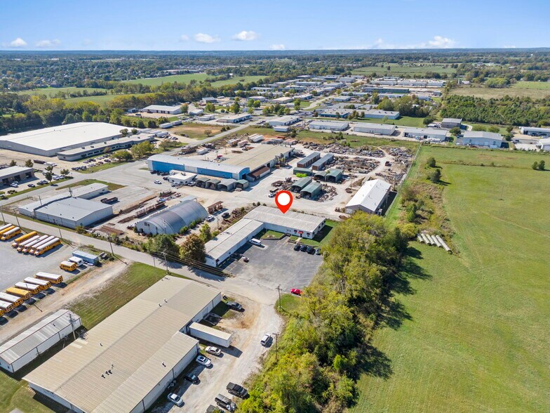 More Photos Of 1110 N Gerald St, Nixa Warehouse For Lease