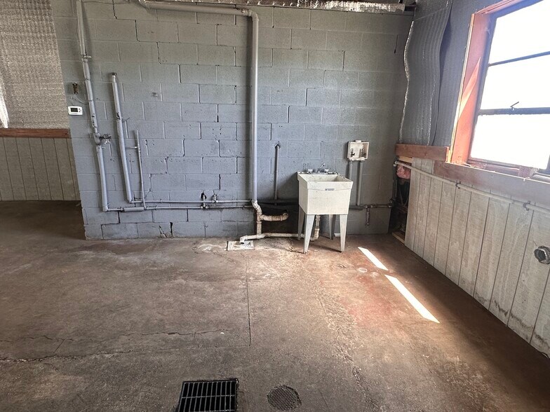 More Photos Of 322 Terminal St SW, Grand Rapids Distribution For Lease