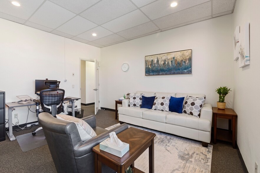 More Photos Of 2401-2417 Park Blvd, Palo Alto Office For Sale