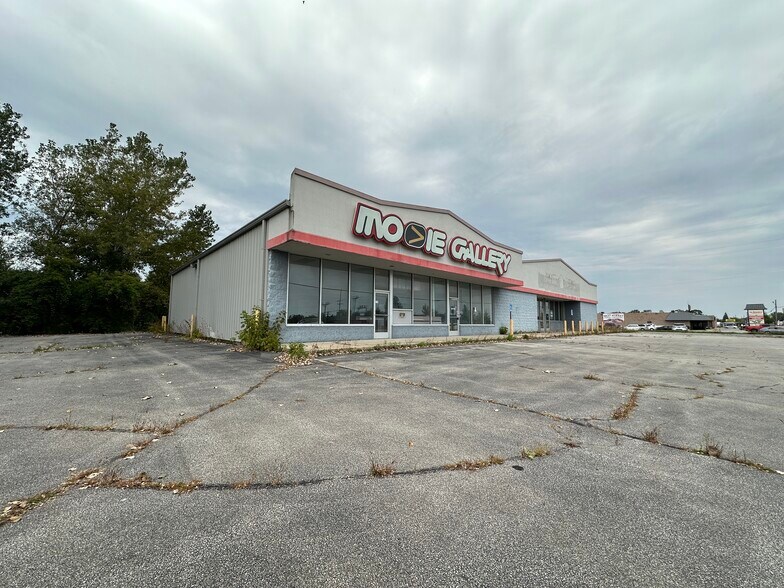 More Photos Of 3851-3859 N Huron Rd, Pinconning Freestanding For Lease