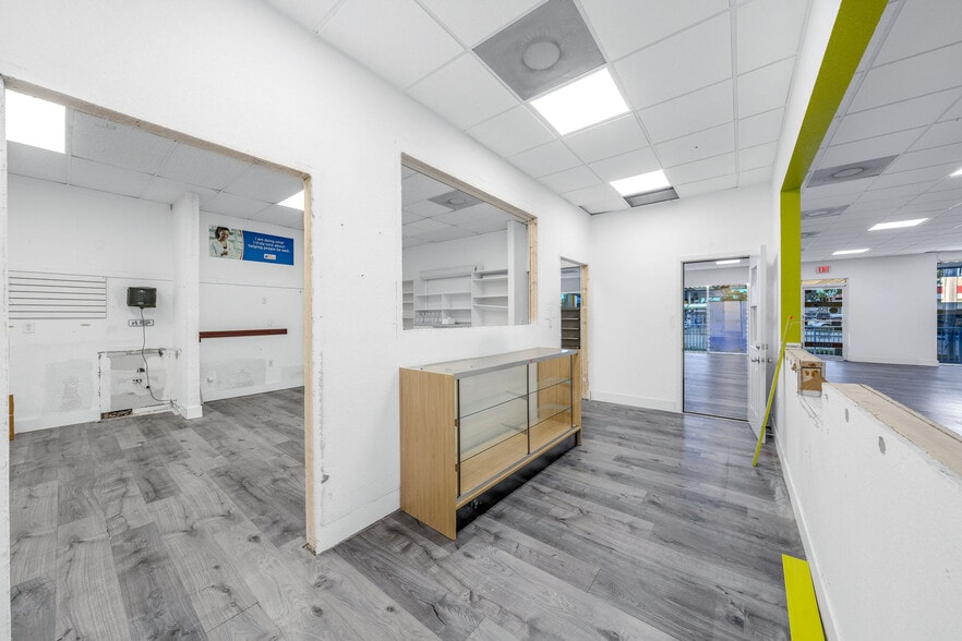 More Photos Of 7101-7165 W Flagler St, Coral Gables Unknown For Lease