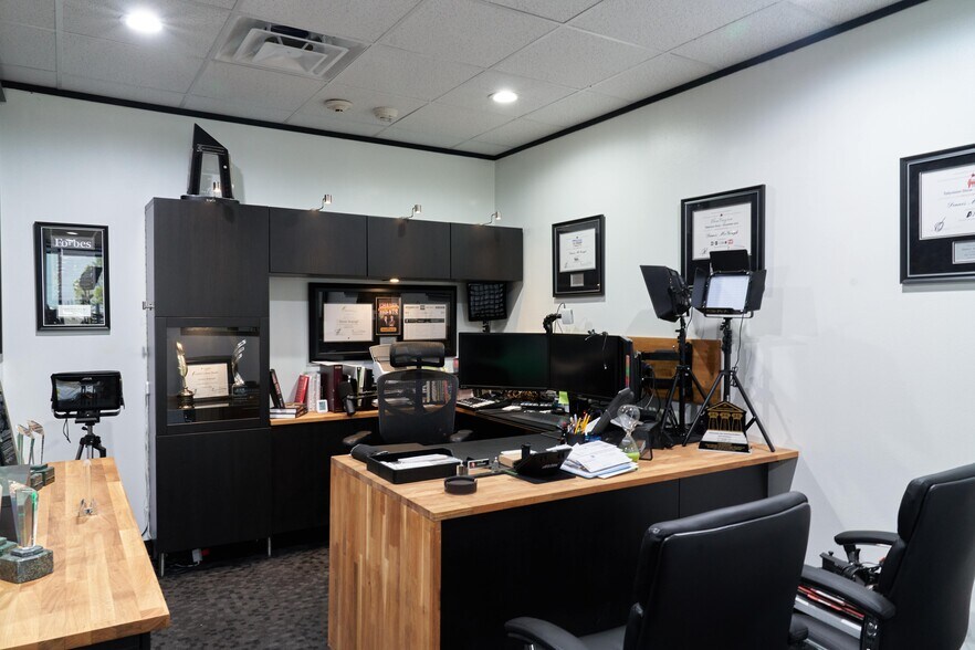 More Photos Of 6100 Corporate Dr, Houston Medical For Sale