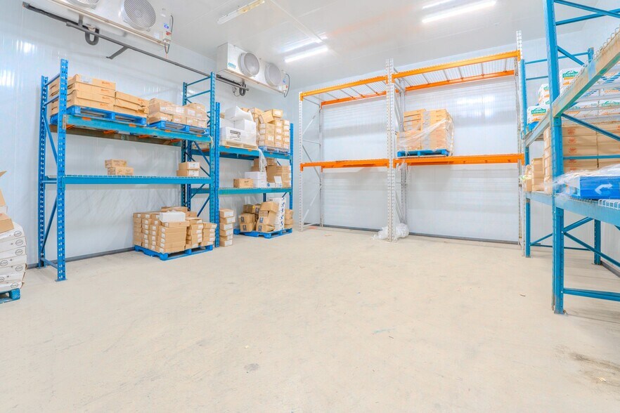 More Photos Of 5520 Boul des Laurentides, Laval Freestanding For Lease