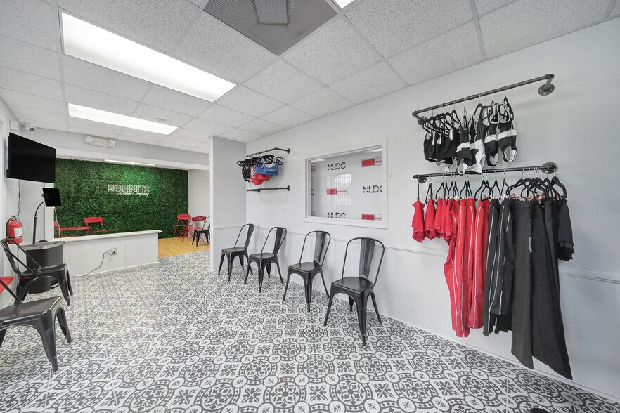 More Photos Of 908 N Sutherland Ave, Monroe Flex For Sale