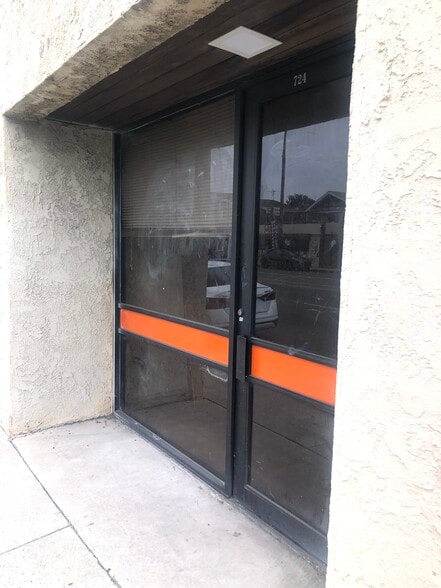 More Photos Of 724-726 S Anaheim Blvd, Anaheim Freestanding For Sale