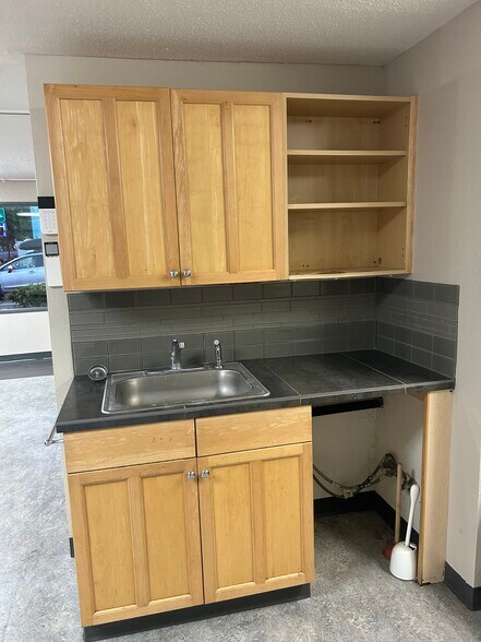 More Photos Of 1906 SE Monroe St, Portland Freestanding For Lease