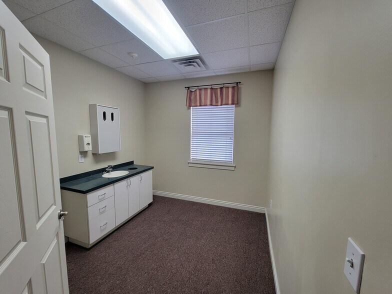 More Photos Of 411-423 N Orem Blvd, Orem Medical For Lease