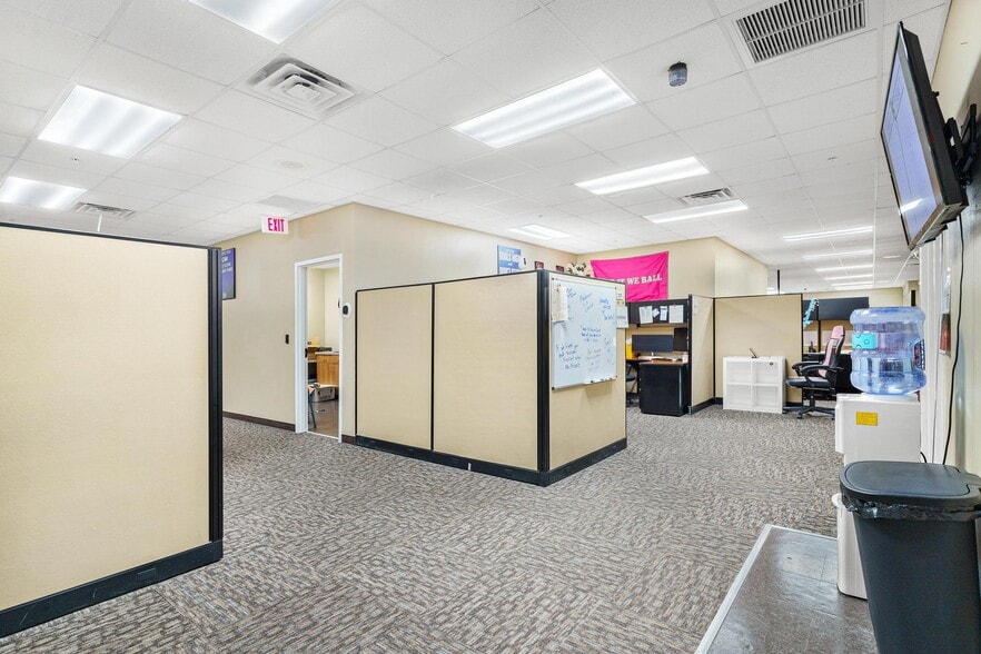 More Photos Of 1904 Thomas Ave, Leesburg Office For Lease