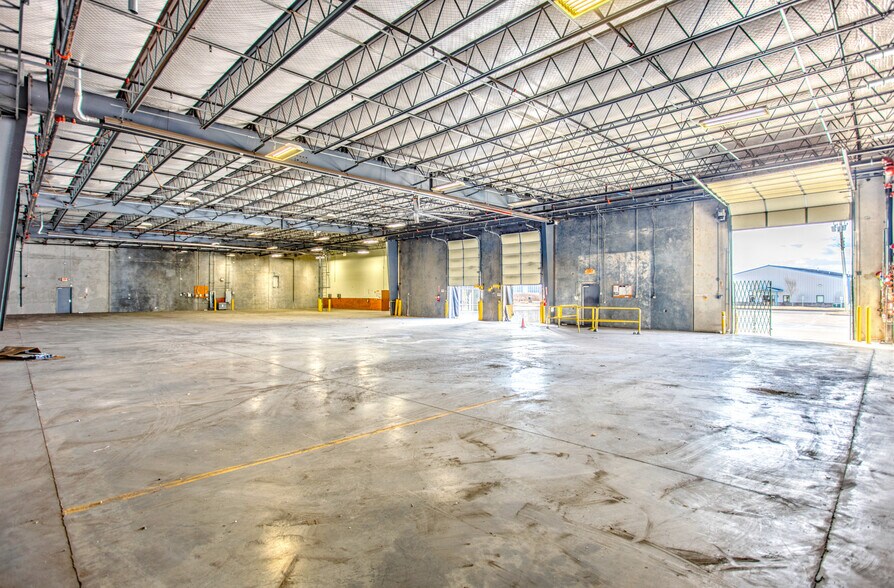 More Photos Of 3200 S Thomas Rd, Oklahoma City Warehouse For Lease