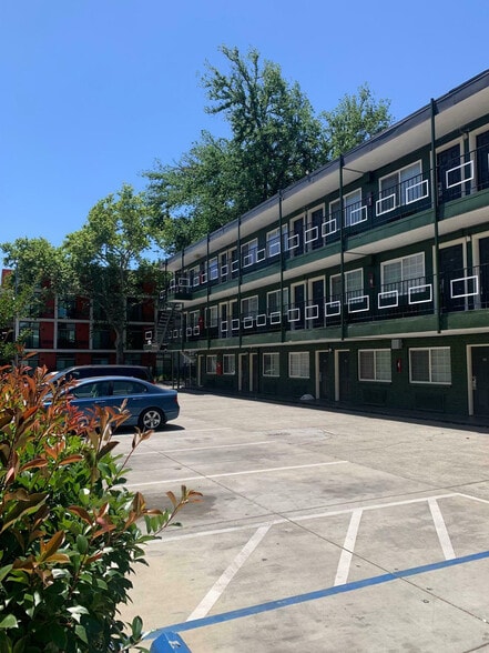 Primary Photo Of 430 16th St, Sacramento Hotel For Sale