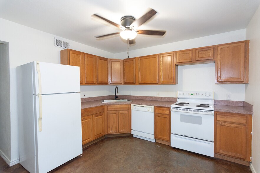 More Photos Of 114 Scofield Ave, Johnson City Apartments For Sale