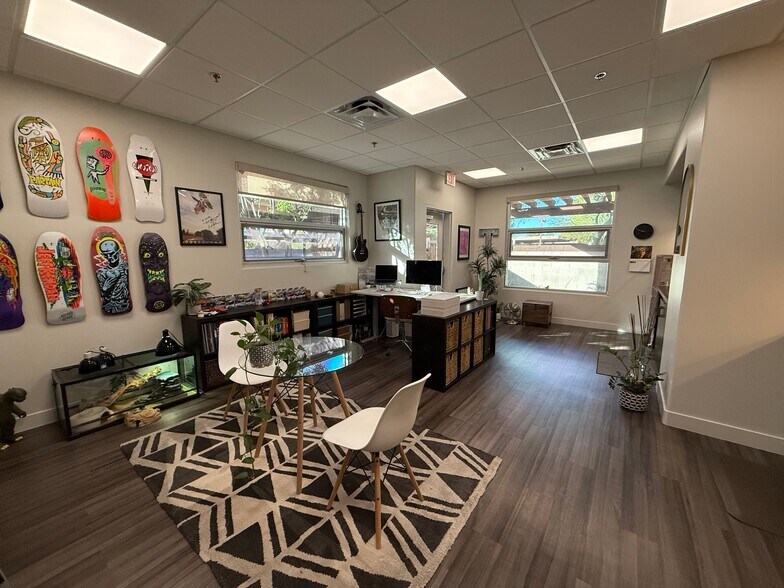 More Photos Of 15601 N 40th St, Phoenix Office For Sale