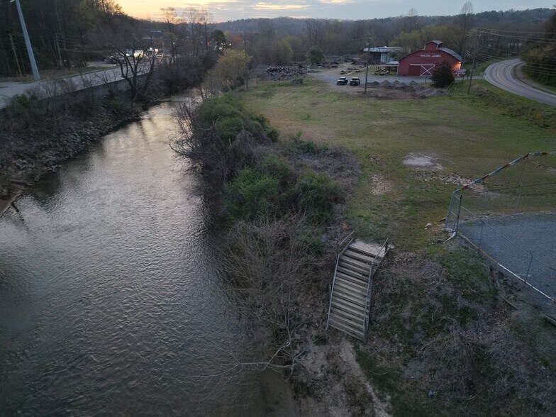 More Photos Of 400 River St, Ellijay Manufacturing For Sale