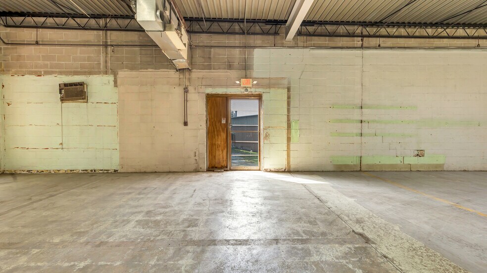 More Photos Of 333 Sante Ave, Kirkwood Warehouse For Lease
