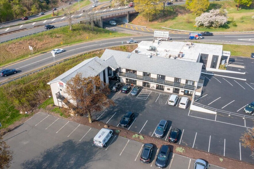 More Photos Of 584 Meadow St, Agawam Medical For Lease