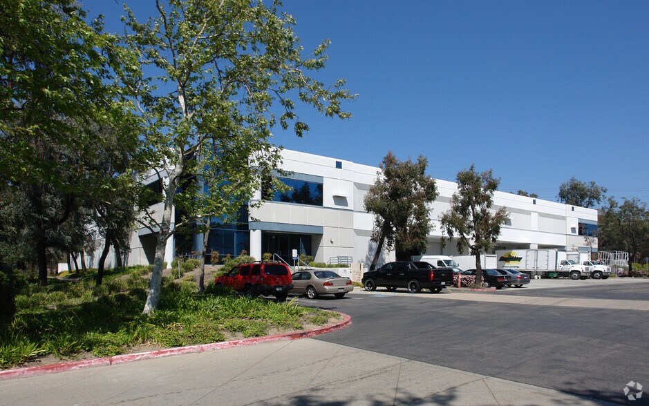 More Photos Of 10948 Willow Ct, San Diego Warehouse For Lease
