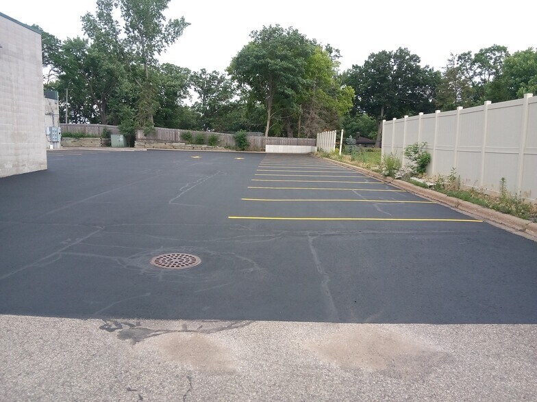 More Photos Of 2680-2688 Rice St, Saint Paul Unknown For Lease