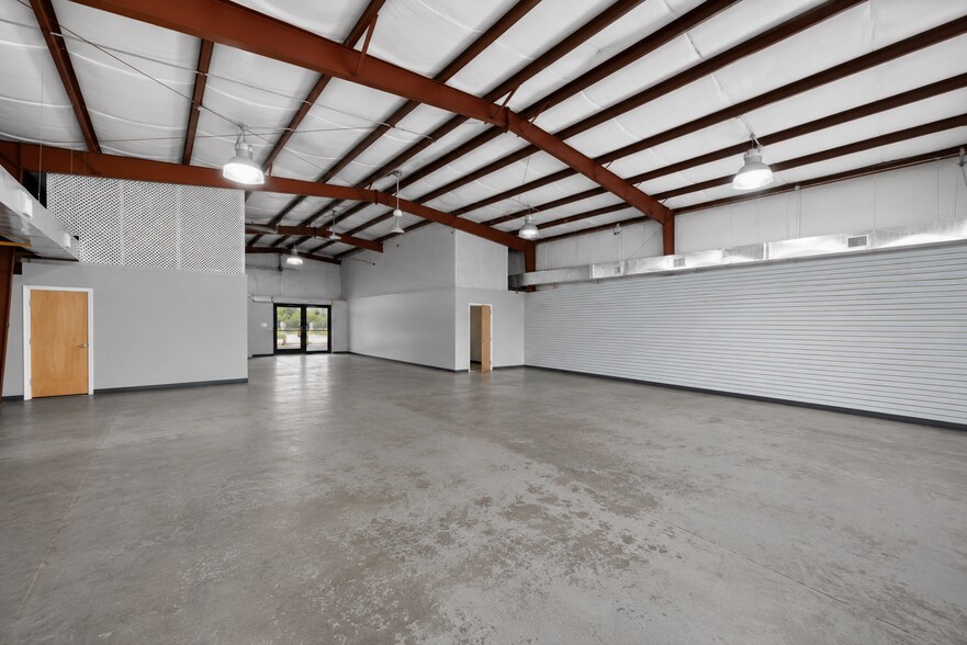 More Photos Of 2920 Dairy Ashford Rd, Houston Showroom For Sale