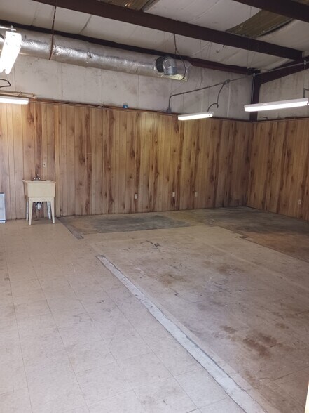 More Photos Of 536 Broughton St, Orangeburg Flex For Sale