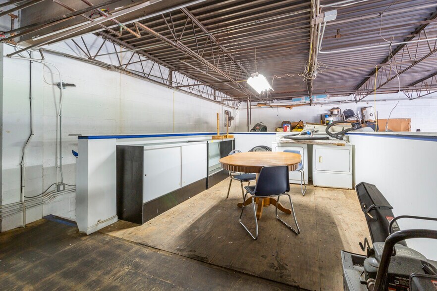 More Photos Of 320 Lake St, Maywood Carwash For Sale