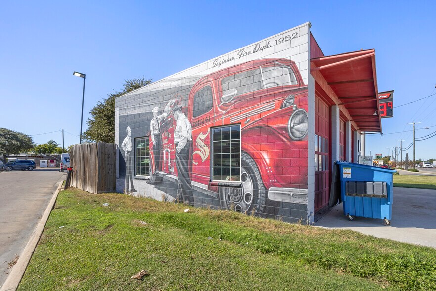 More Photos Of 109 N Saginaw Blvd, Saginaw Auto Repair For Sale