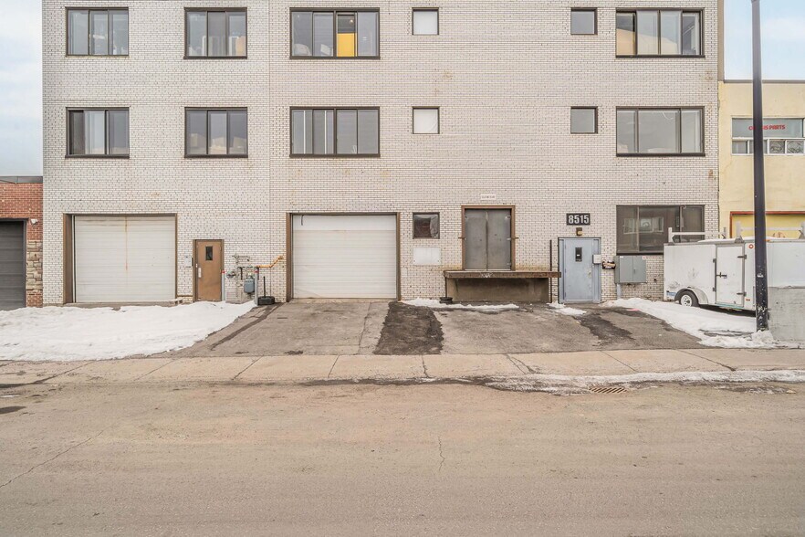 More Photos Of 8515 Av 9e, Montréal Light Manufacturing For Lease