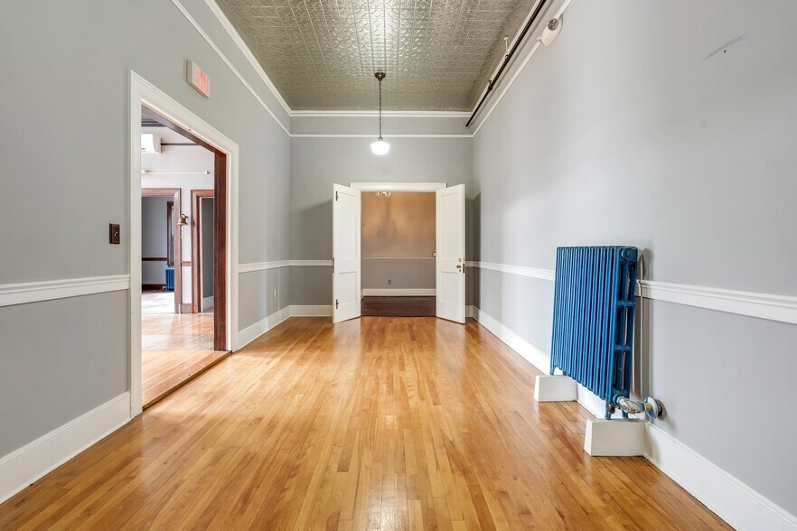 More Photos Of 192 Main St, Ellsworth Storefront For Sale