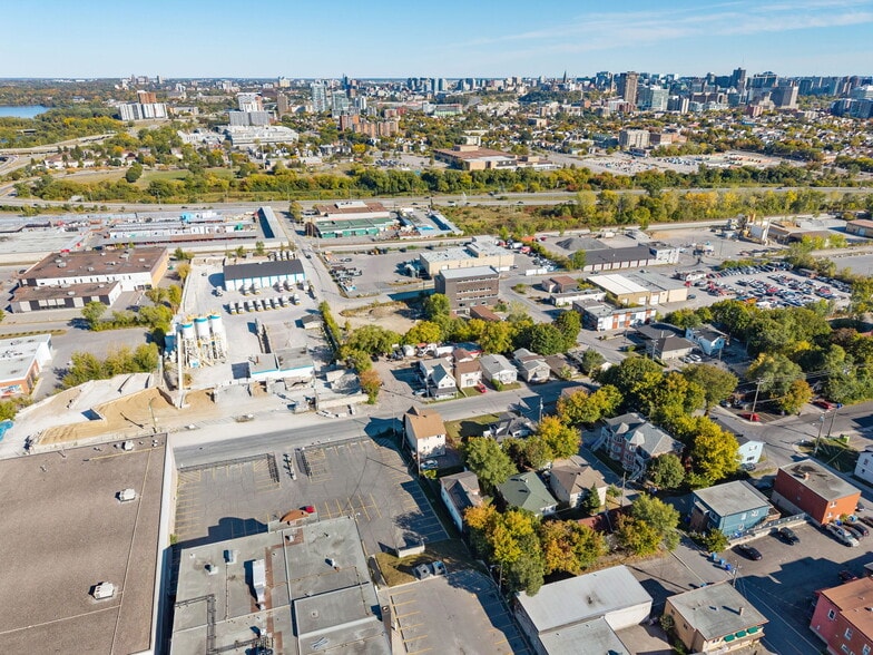 More Photos Of 10 Rue Emile-Bond, Gatineau Light Distribution For Lease