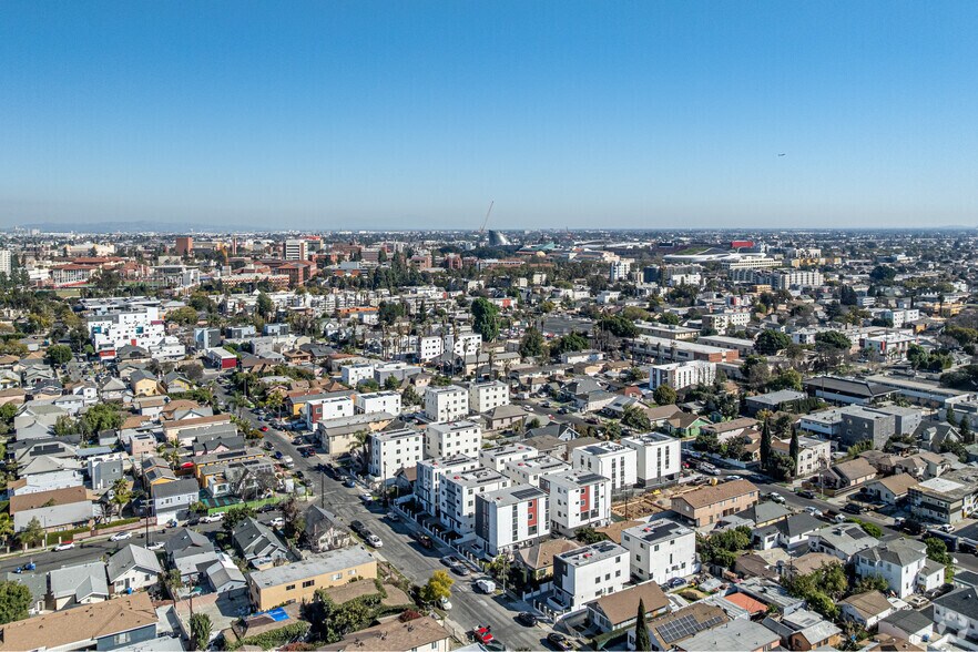 More Photos Of 1326 W 35th Pl, Los Angeles Apartments For Sale