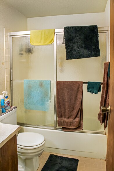 More Photos Of 932 Oilfield Ave, Shelby Multifamily For Sale