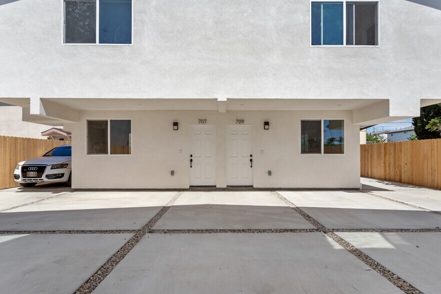 More Photos Of 707 W 80th St, Los Angeles Apartments For Sale