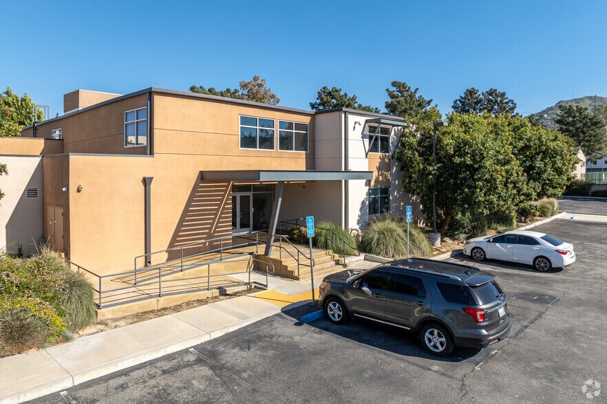 Primary Photo Of 1550 E Washington St, Colton Medical For Sale