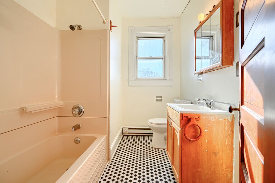 More Photos Of 10-14 E Overlea Ave, Baltimore Apartments For Sale