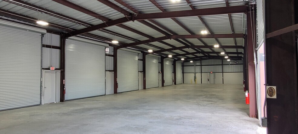 More Photos Of 11114 Satellite Blvd, Orlando Manufacturing For Lease
